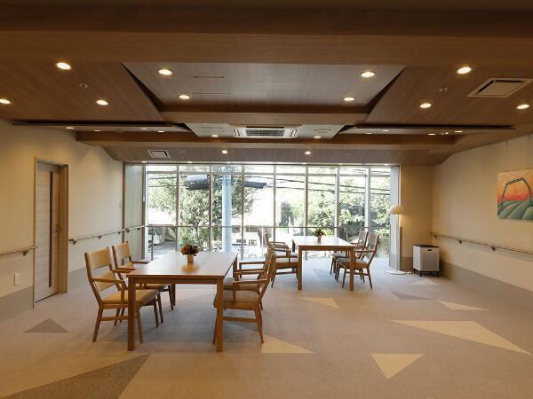 介護付有料老人ホーム チャームスイート高円寺（常勤） の介護福祉士求人メイン写真4