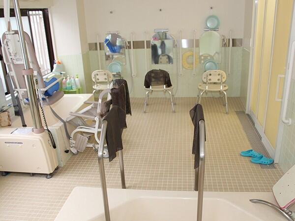 ヒューマンライフケア 新横浜（朝夕パート）の送迎ドライバー求人メイン写真3