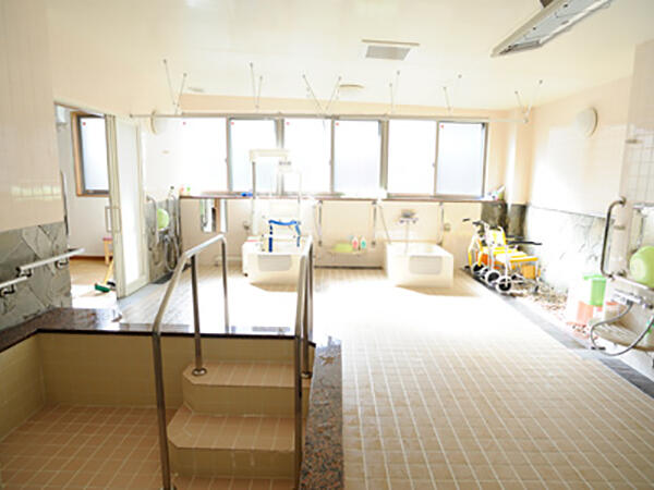 ヒューマンライフケア 八尾の湯（正社員）の准看護師求人メイン写真2