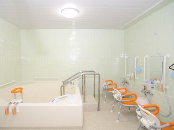 ヒューマンライフケア 栄の湯（初任者研修/パート）の介護職求人メイン写真2