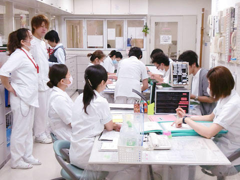 湊川病院（常勤）の介護職求人メイン写真1