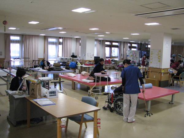 介護老人保健施設都筑ハートフルステーション（常勤）  の介護職求人メイン写真2