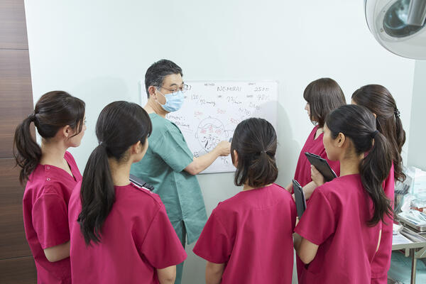 親和クリニック　新宿院（常勤）の准看護師求人メイン写真2