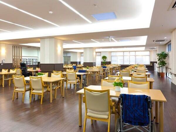 あっぷる介護付有料老人ホーム（フルタイムパート）の介護職求人メイン写真2