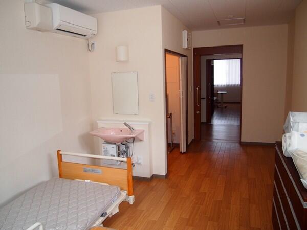 住宅型有料老人ホーム グループリビングアリスの家 椿峰館（常勤）の介護福祉士求人メイン写真2