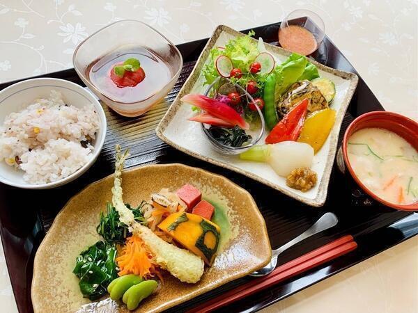 サービス付き高齢者向け住宅　ここあ草津（常勤）の調理師/調理員求人メイン写真3