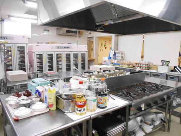 特別養護老人ホーム 篠山すみれ園（常勤）の調理師/調理員求人サブ写真1