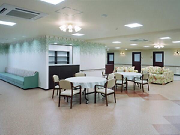 介護付有料老人ホームビクトリア街（常勤）の介護職求人メイン写真4