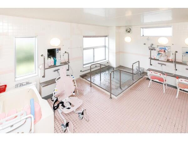 へいあん亀井野デイサービスセンター（常勤）の介護福祉士求人メイン写真3