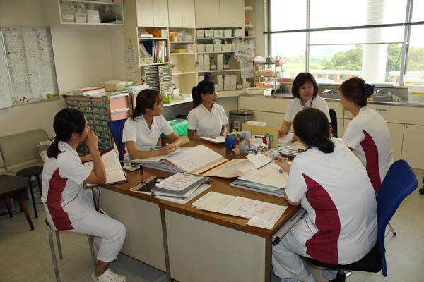 クリニカル病院（常勤）の介護福祉士求人メイン写真2