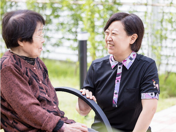 あおぞらの里 御幸ヶ原デイサービスセンター（契約社員）の介護福祉士求人メイン写真1