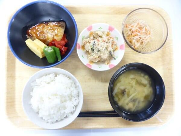 本部給食センター（厨房/盛付スタッフ/パート）の調理補助求人サブ写真2