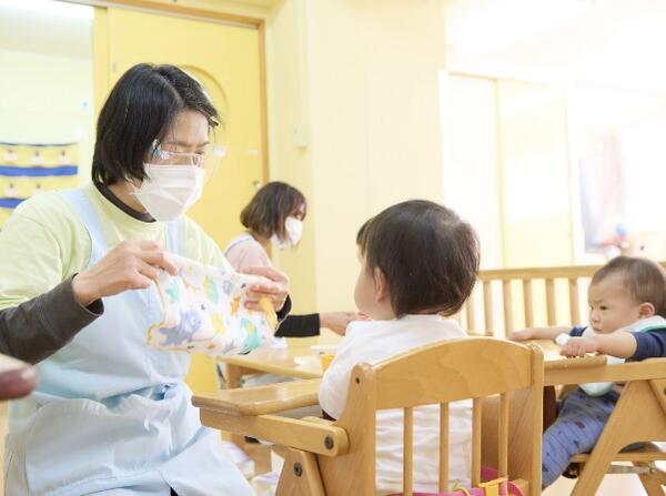 横浜新緑総合病院（常勤）の保育士求人メイン写真1