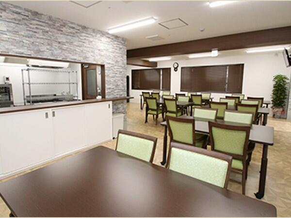 住宅型有料老人ホーム　コミュニティホームあんり弁天町（常勤）の介護職求人メイン写真3