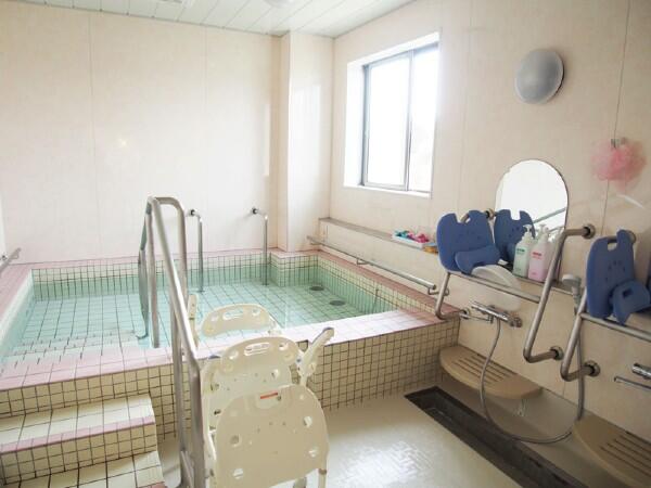 住宅型有料老人ホーム なでしこ八幡二番館（常勤）の介護職求人メイン写真4