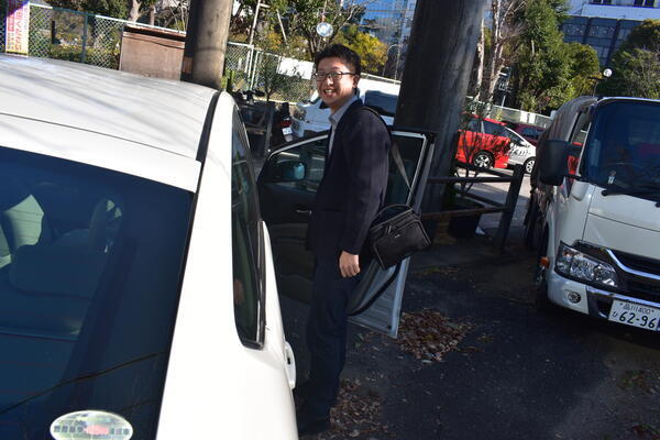 悠翔会在宅クリニック新宿（診療アシスタント/常勤）の送迎ドライバー求人メイン写真1