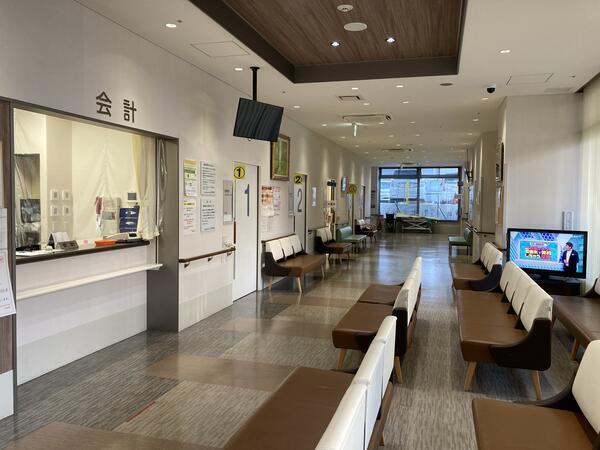 高津病院（病棟/常勤）の看護助手求人メイン写真4