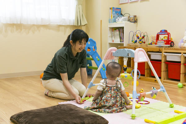 板倉病院 いたくらひみつきち（パート）の保育士求人の写真