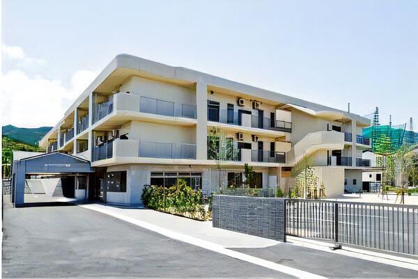 特別養護老人ホームライフケア柏原（常勤）の介護職求人の写真