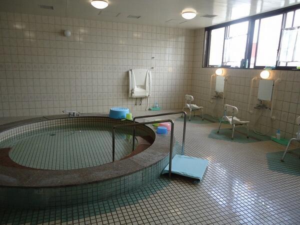 老人保健施設うりずん（常勤）の介護福祉士求人メイン写真2