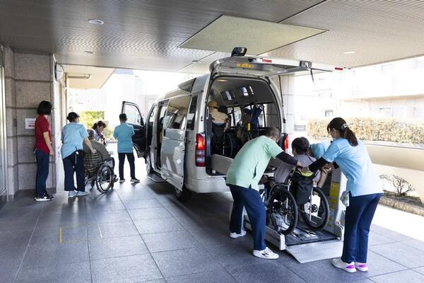 介護老人保健施設 ユーアイビラ（パート）の送迎ドライバー求人の写真