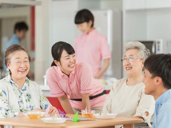 有料老人ホームいろえんぴつ（パート）の介護職求人の写真