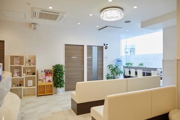 女性医療クリニックLUNAグループ（常勤）の看護師求人メイン写真3