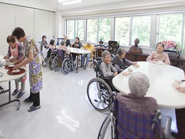 特別養護老人ホーム　六甲の館（常勤）の准看護師求人メイン写真3