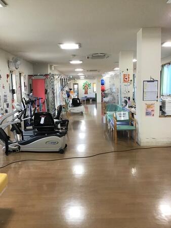 青木医院 通所リハビリセンター（パート）の送迎ドライバー求人メイン写真2