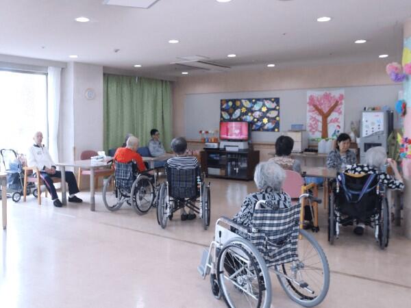 介護老人保健施設あんず（常勤）の介護福祉士求人メイン写真2