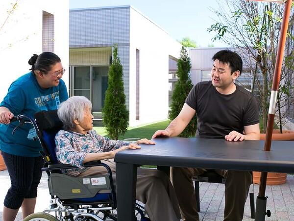 特別養護老人ホーム　青山荘（准職員/常勤）の介護職求人メイン写真1