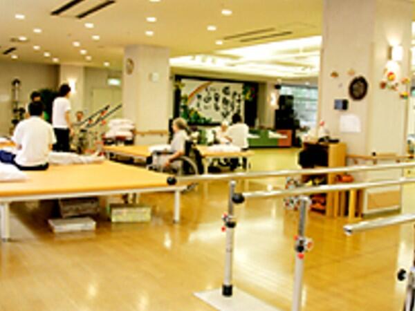 介護老人保健施設　埼玉ロイヤルケアセンター（パート）の看護師求人メイン写真2