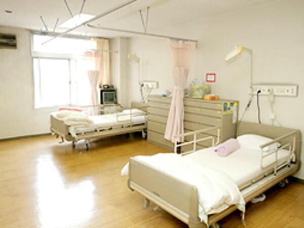 介護老人保健施設　埼玉ロイヤルケアセンター（パート）の准看護師求人メイン写真2