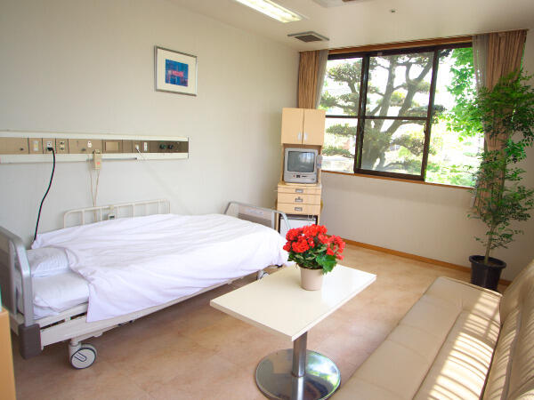 医療法人社団愛有会 岩崎病院（常勤）の看護助手求人メイン写真3