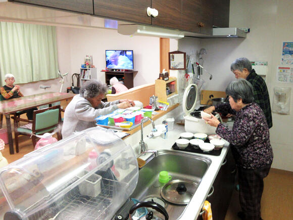 愛の家グループホーム 甲府中央（正社員）の介護福祉士求人サブ写真2