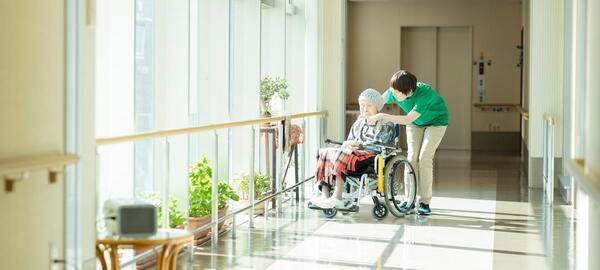 特別養護老人ホーム　メルヴェイユ吹田（常勤）の介護福祉士求人メイン写真1