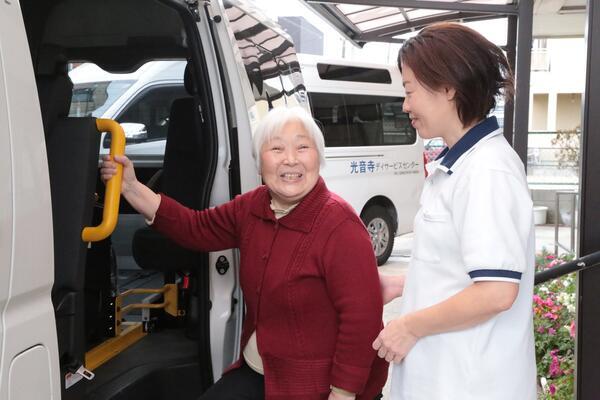 光音寺デイサービスセンター（パート）の送迎ドライバー求人メイン写真2