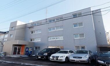 住宅型有料老人ホーム うるおいの家栄通（軽介助・配膳スタッフ/パート）の介護職求人の写真