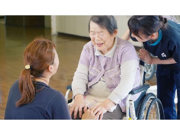 特別養護老人ホーム 粟生逢花苑（常勤）の介護職求人メイン写真3