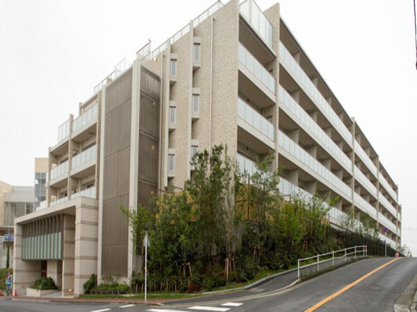 介護付有料老人ホーム グランクレール藤が丘（常勤）の介護職求人メイン写真1