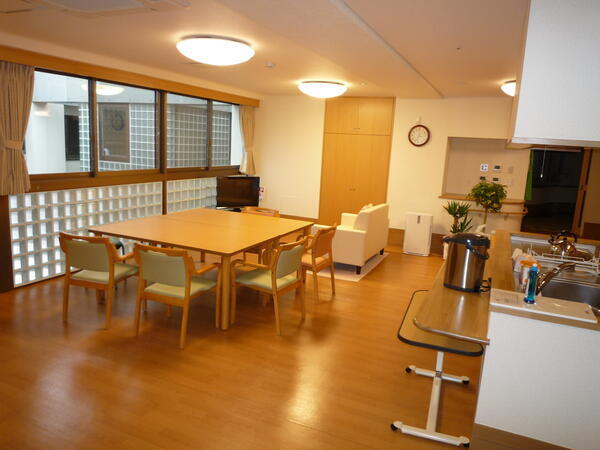 特別養護老人ホーム みたか紫水園（パート）の准看護師求人メイン写真2