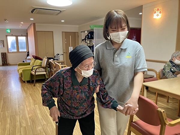 デイサービス　スマイル本町田（契約社員）の介護職求人メイン写真2