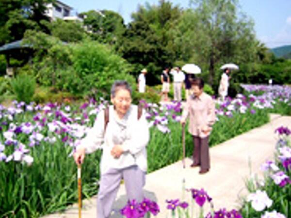 介護老人保健施設　つつじの郷（常勤）の介護福祉士求人メイン写真3