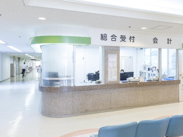 堺咲花病院（外来・手術室/常勤）の看護師求人メイン写真2