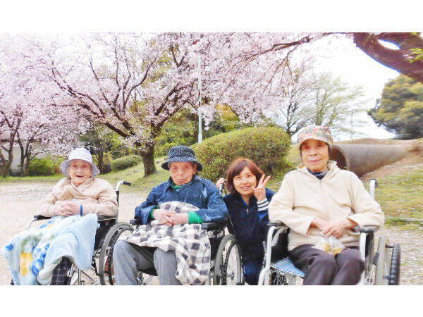 特別養護老人ホーム黎明館（夜勤専従パート）の介護福祉士求人の写真