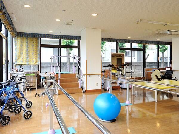 老人保健施設 彩の苑（常勤）の介護職求人メイン写真3