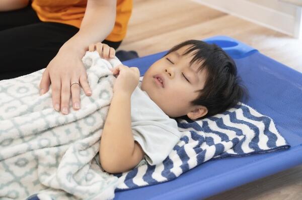 いちごナーサリー（夜勤パート）の保育士求人メイン写真3