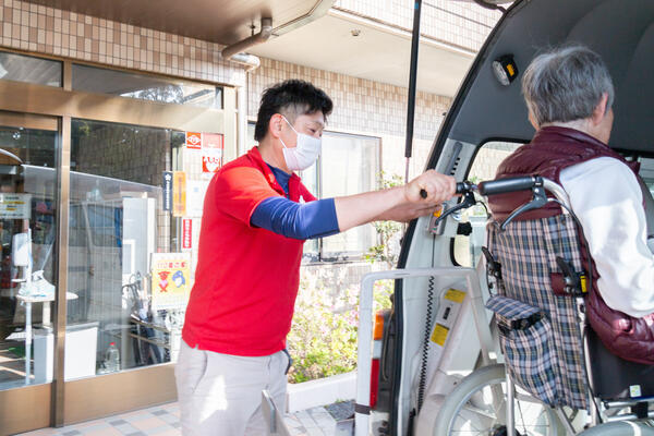 市川あさひ荘デイサービスセンターの介護職求人メイン写真3