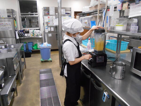 特養 いつかいち（厨房/パート）の調理補助求人の写真