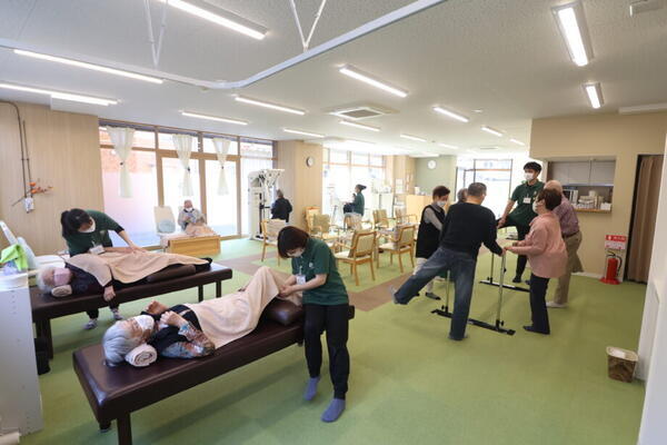 リハビリ特化型デイサービスfureai大和西店（常勤）の准看護師求人メイン写真3